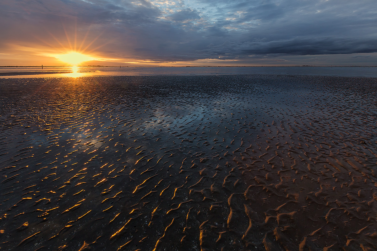 On the delta, the closing of the day