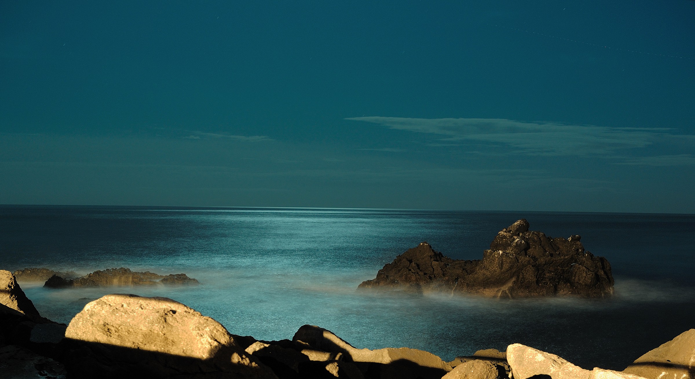 scoglio in assenza di uccelli