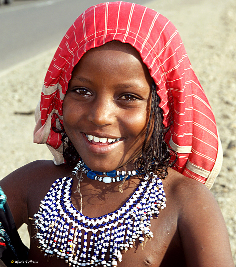 Bambina di etnia Issa