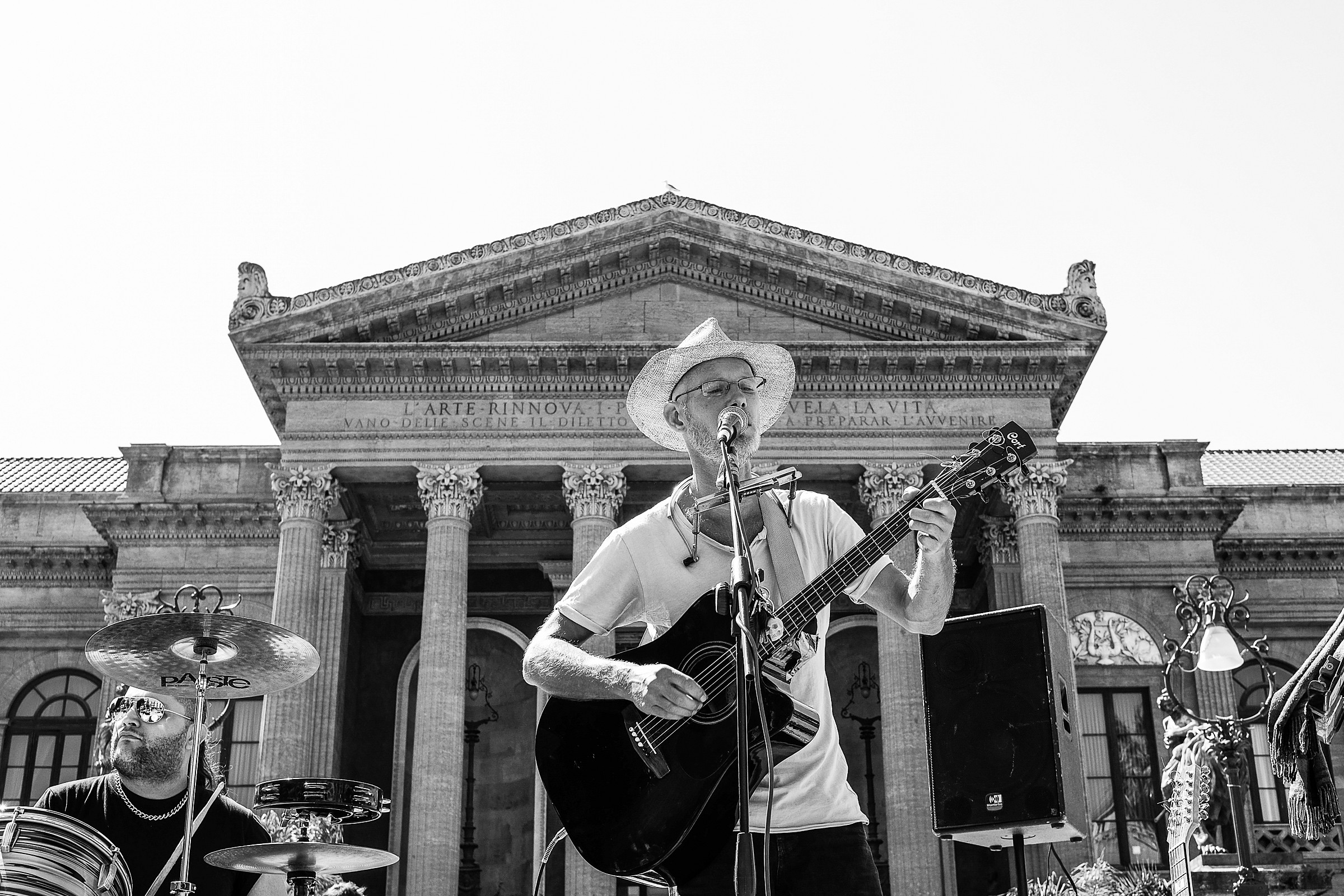 The art renews people and reveals life.