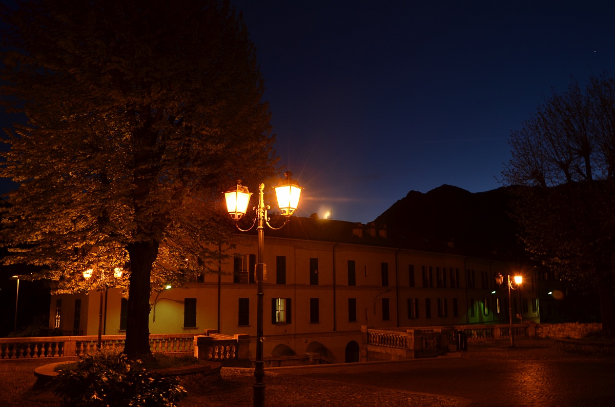 Lecco by night