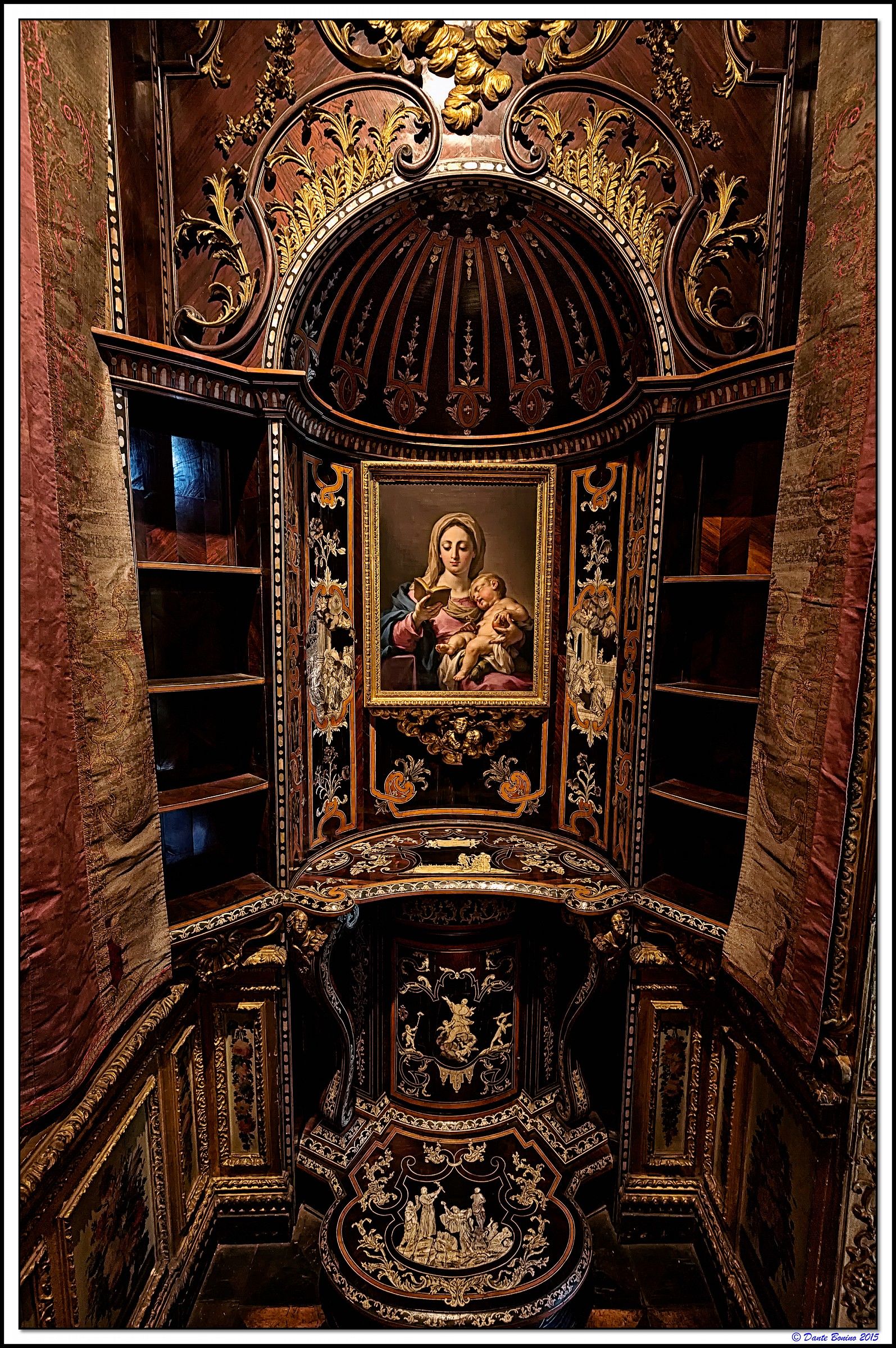 Queen's Apartment: Pregadio