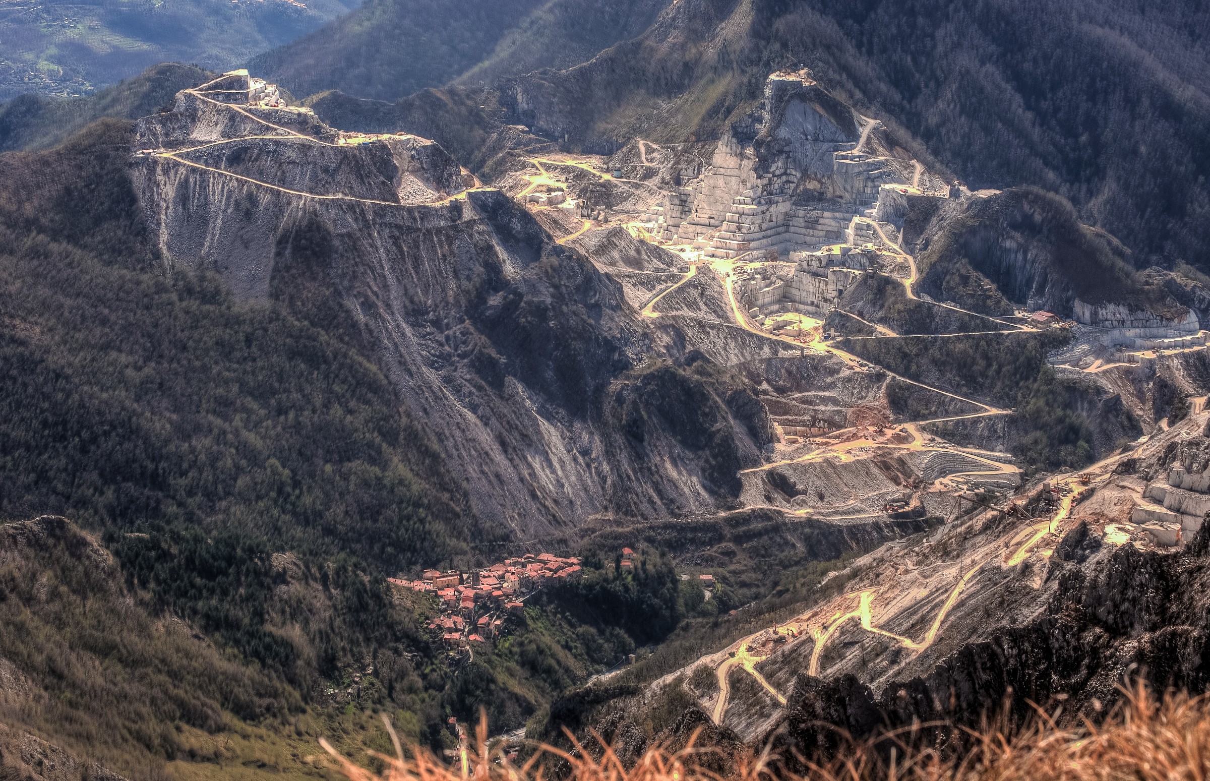 Cave di marmo intorno a Colonnata-Ms