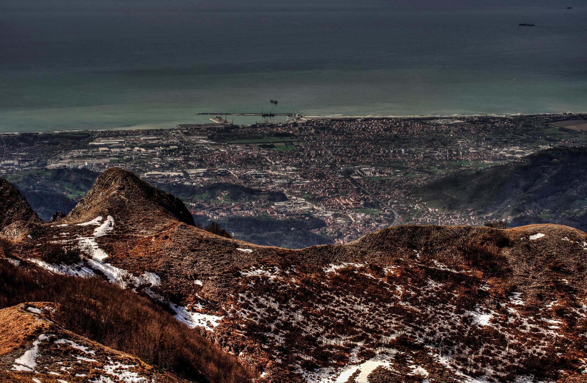 Panorama di Carrara dal Monte Sagro