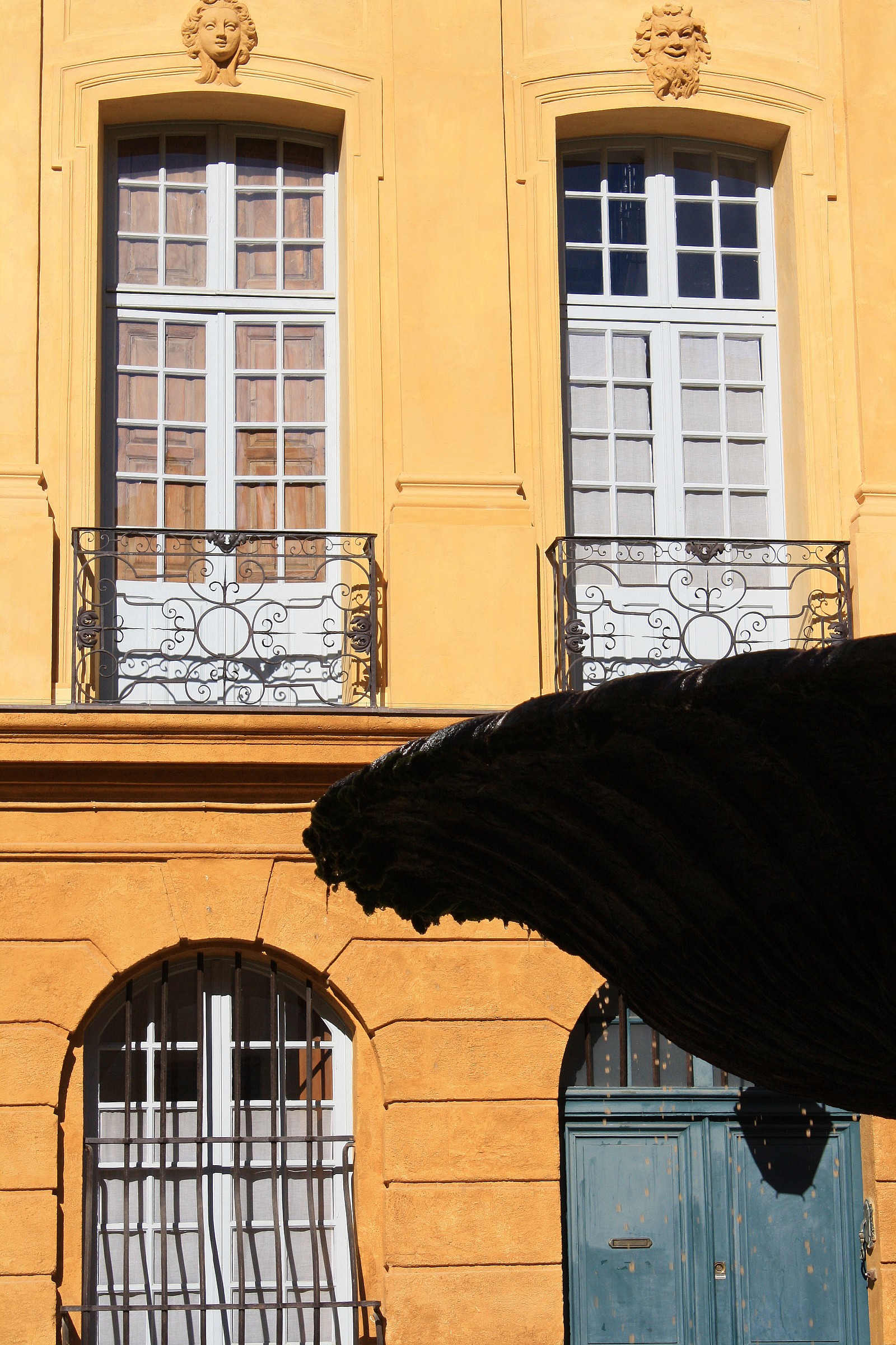 Finestre e fontana ad Aix en Provence