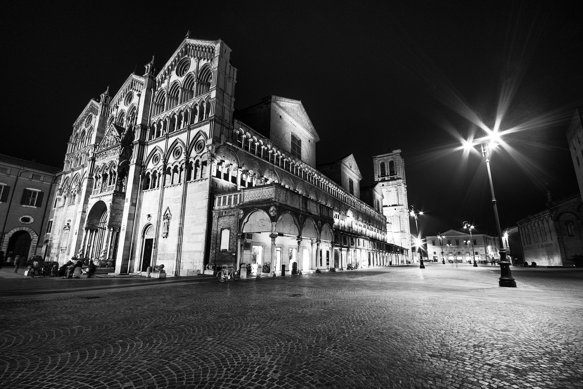 Ferrara bynight