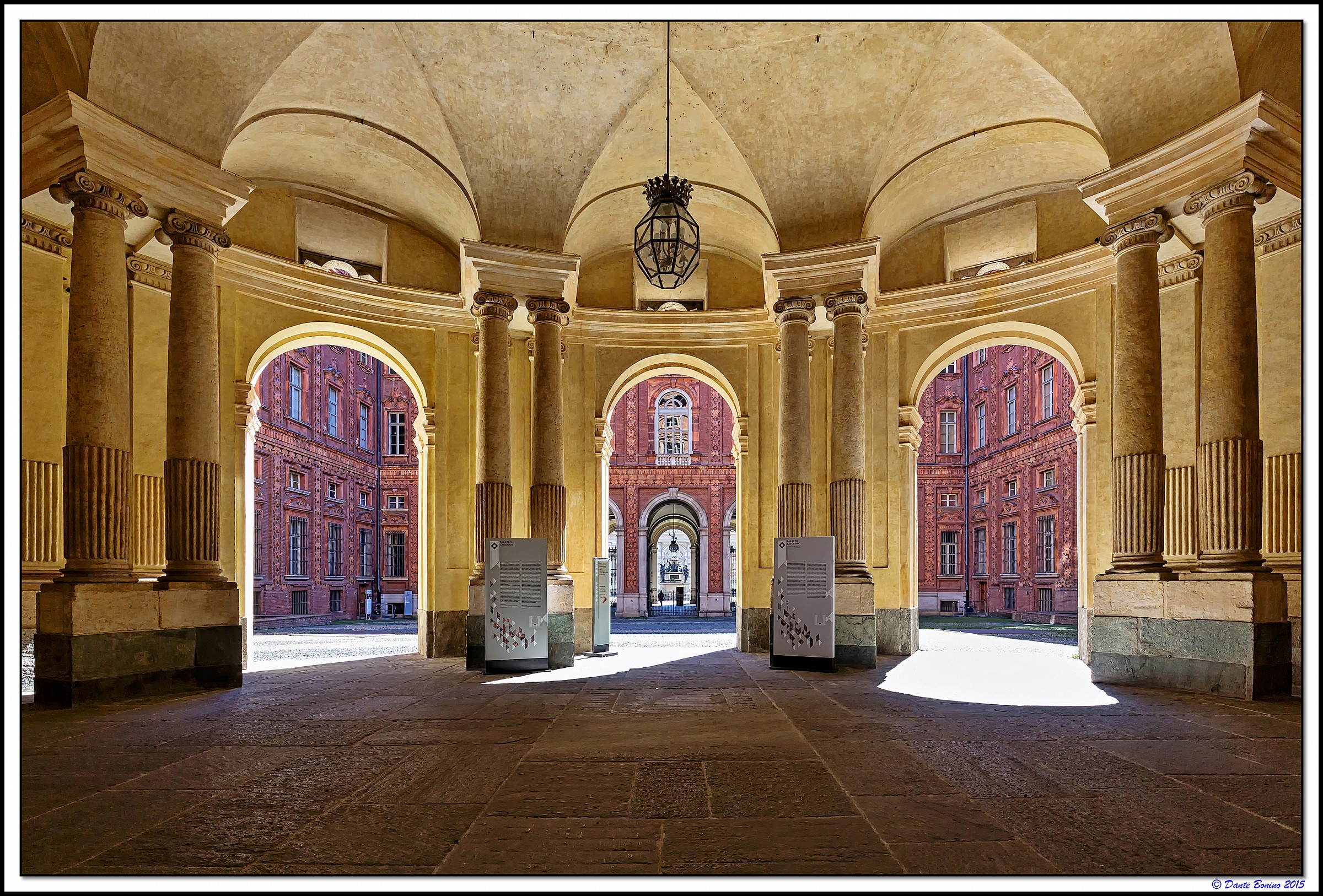 Palazzo Carignano: L'Atrio