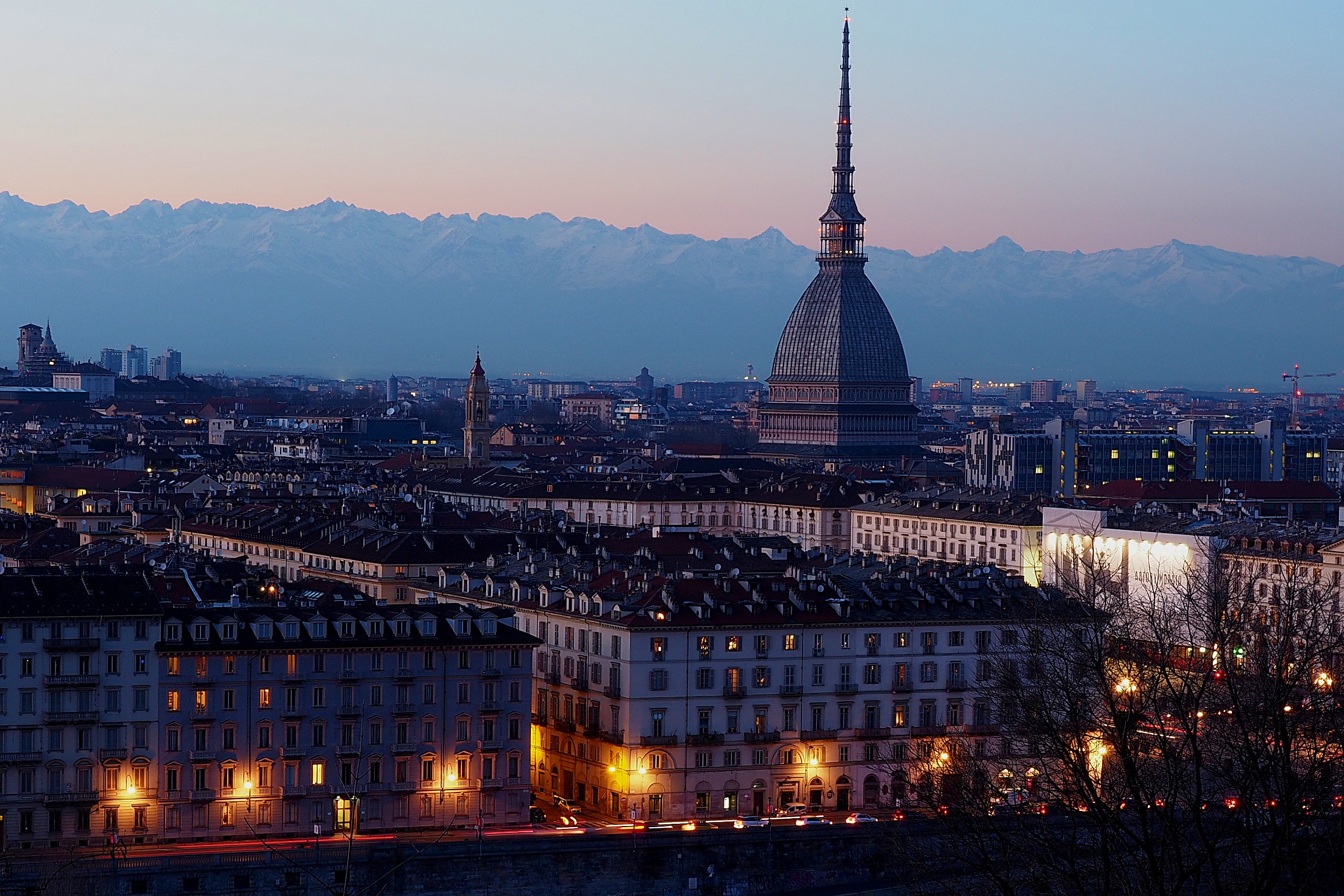 Le Alpi dietro la Mole