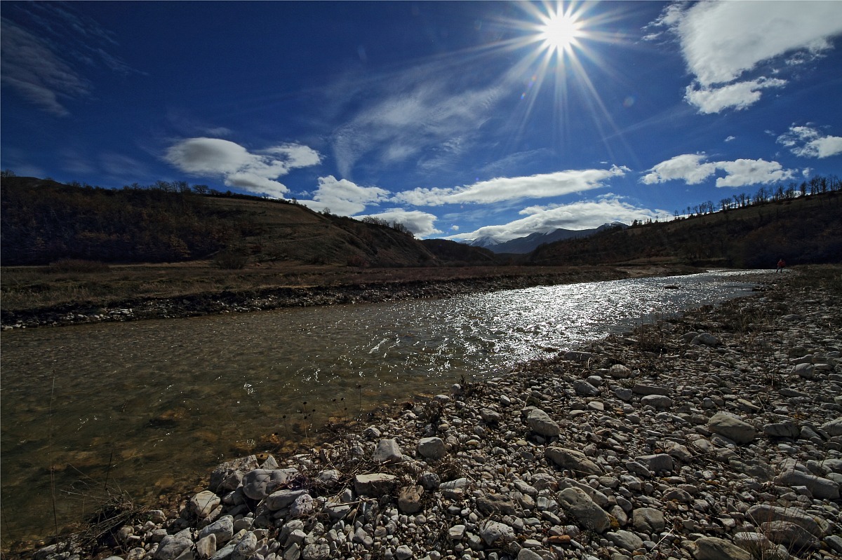 come una sottile lama