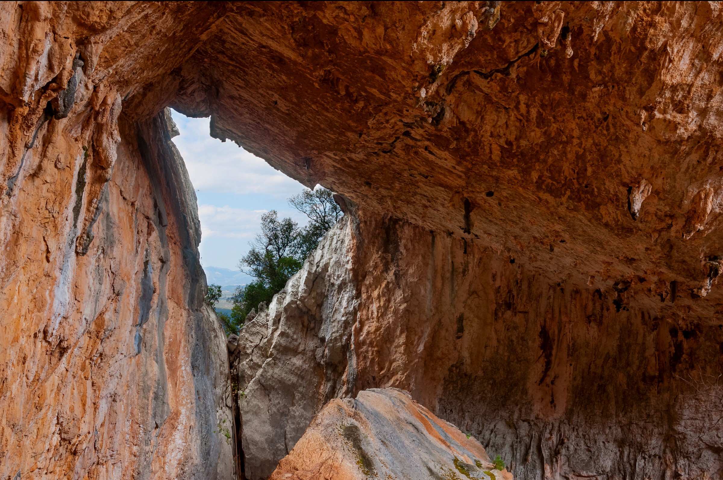 Dolina of Tiscali, from inside