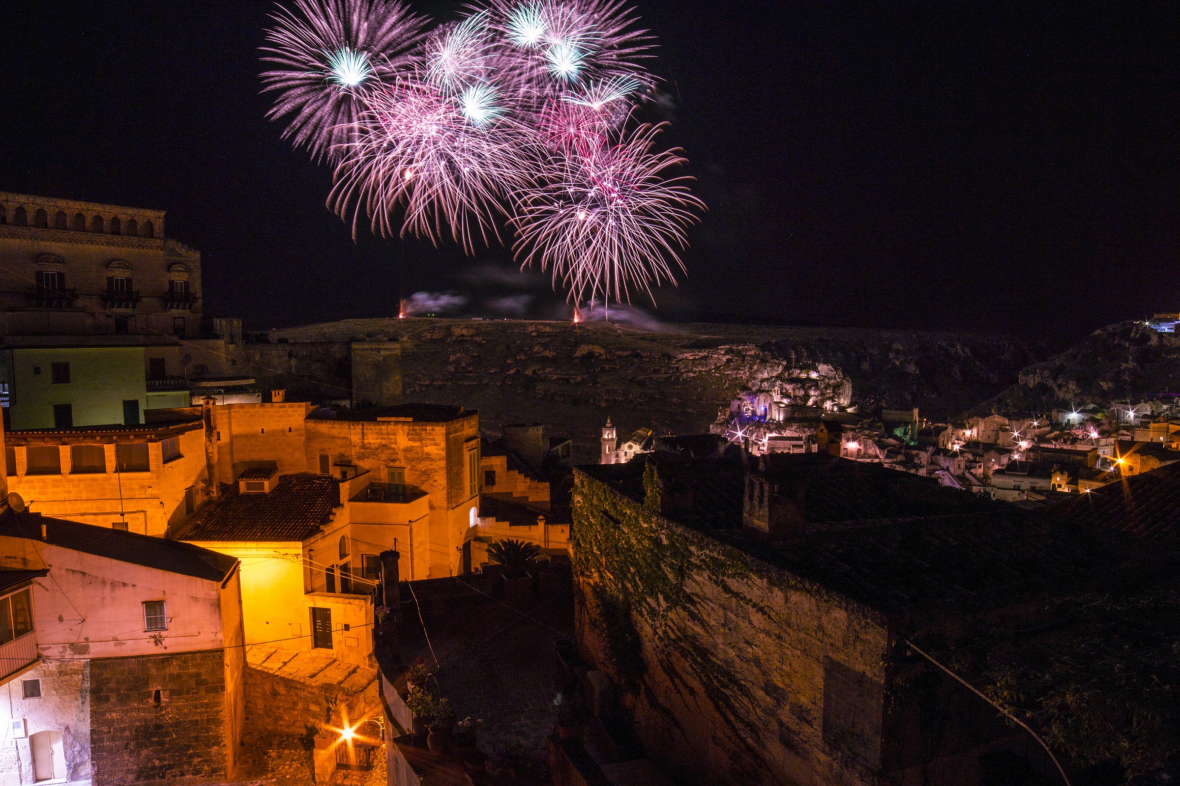 fuochi artificiali sui Sassi di Matera