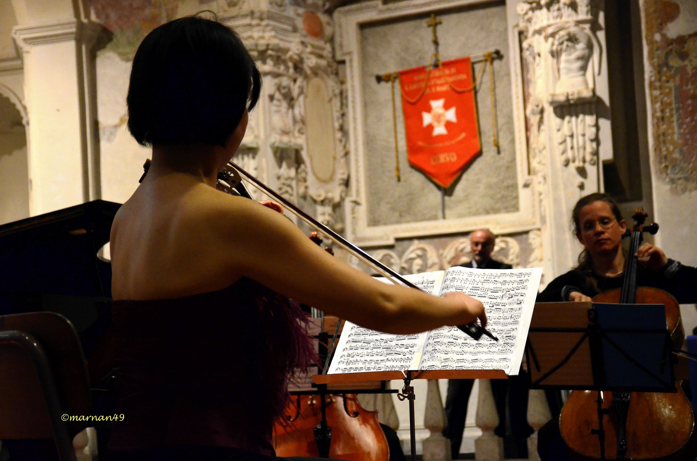 Violinista Ran Jeung e Jessica Kuhn violoncello