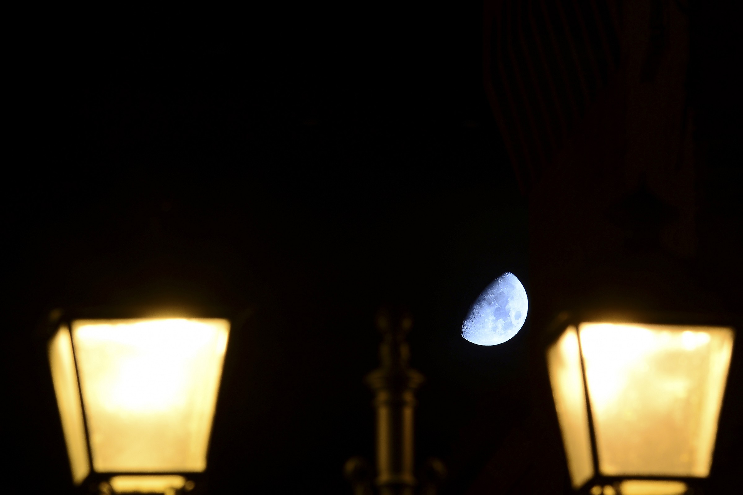 Who lights the most?