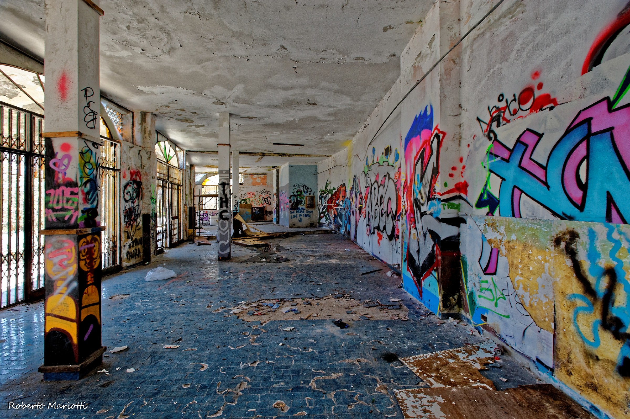 ... Consonno paints 1