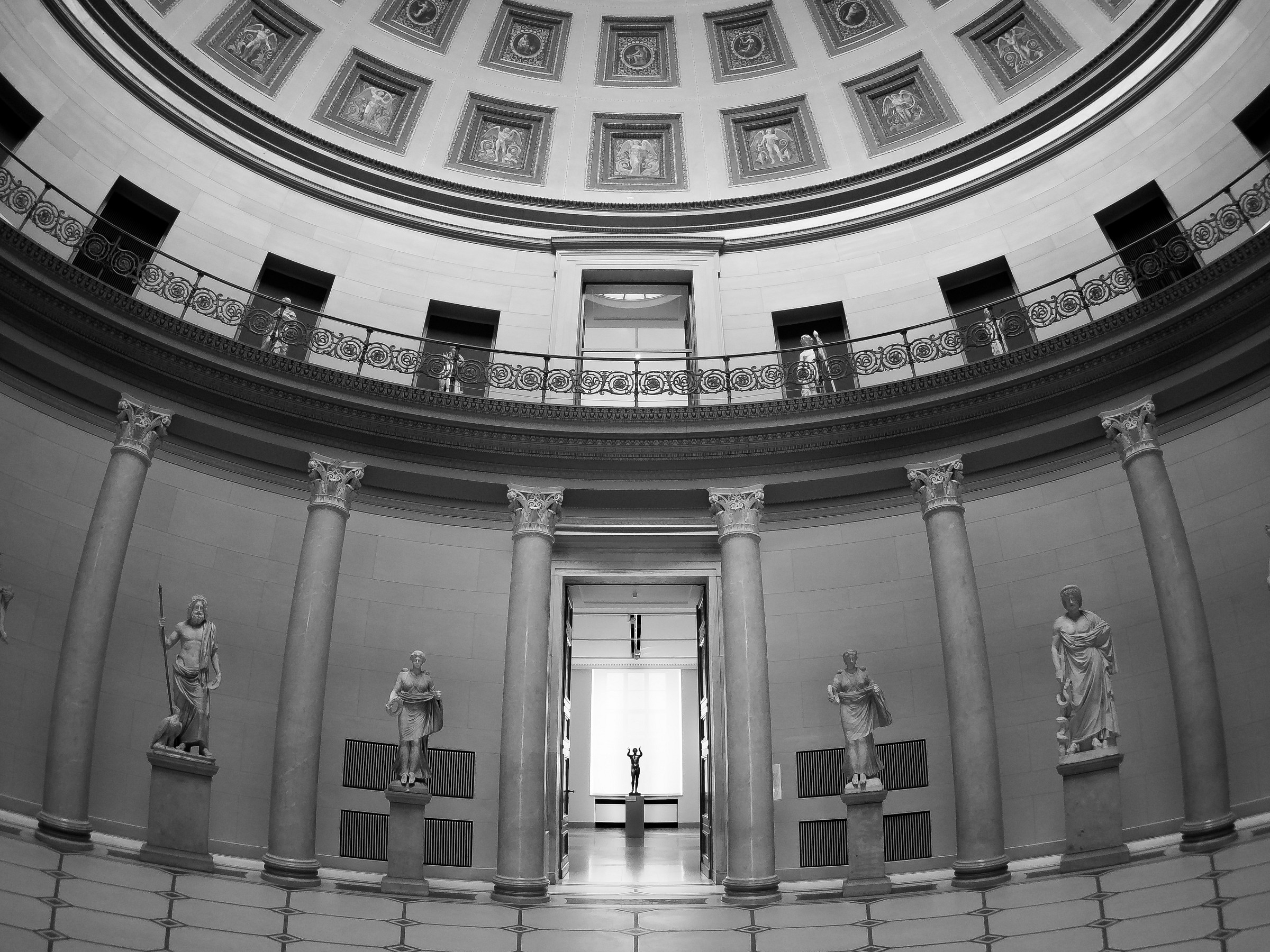 Symmetries Altes Museum in Berlin