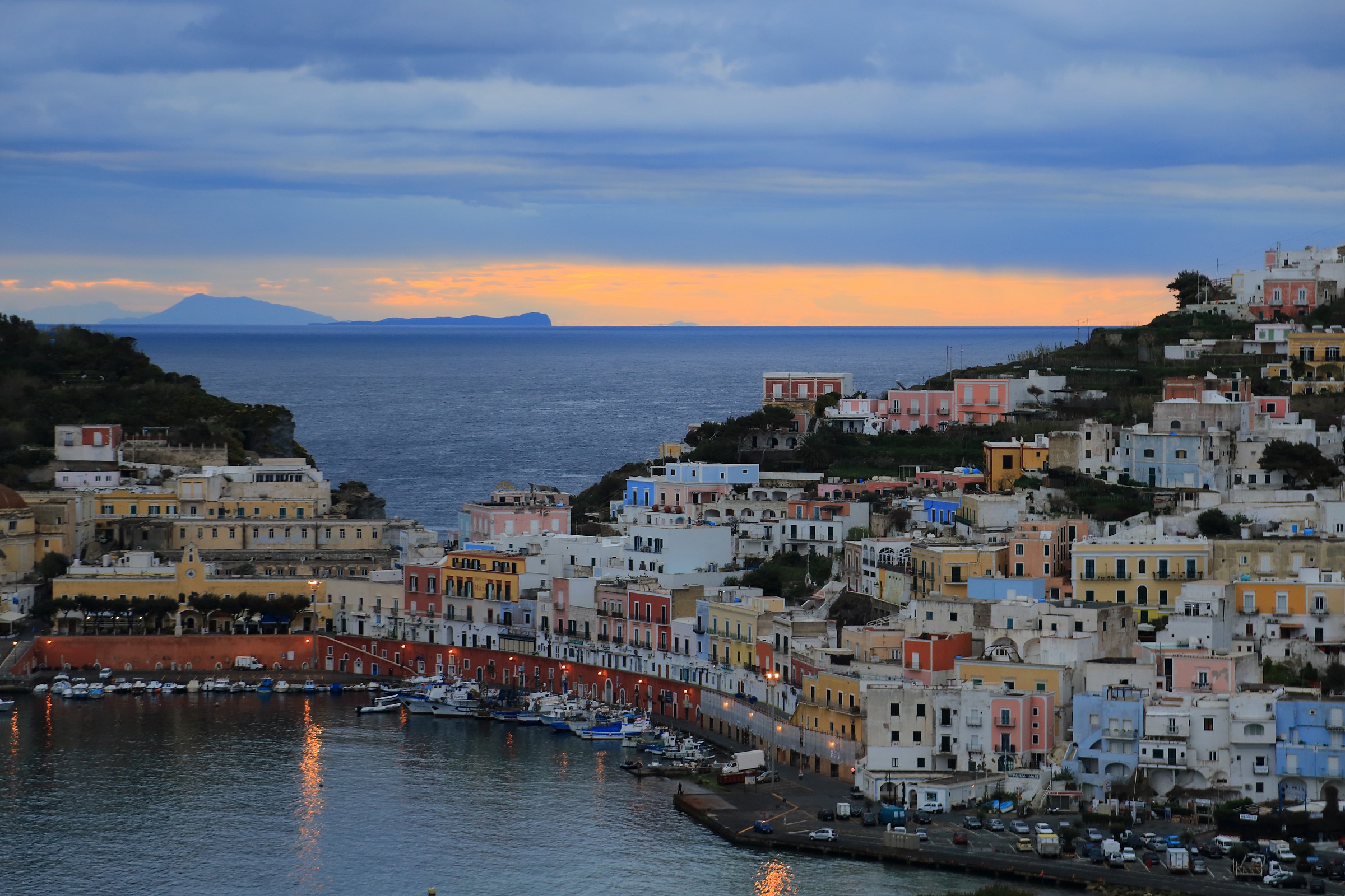 Ponza - Background: Ischia, Capri Ventotene