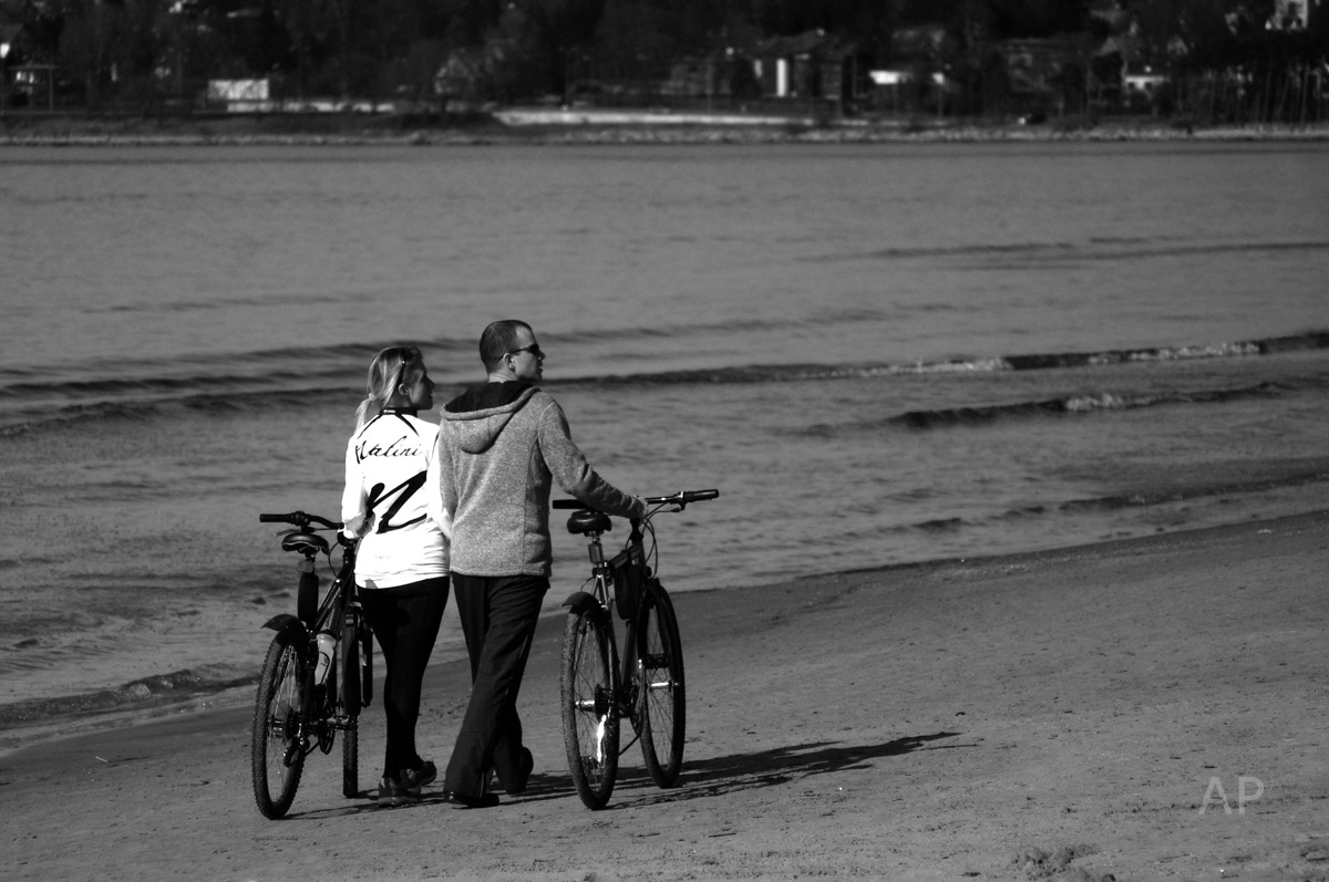 Sulla spiaggia di Tallinn, Estonia