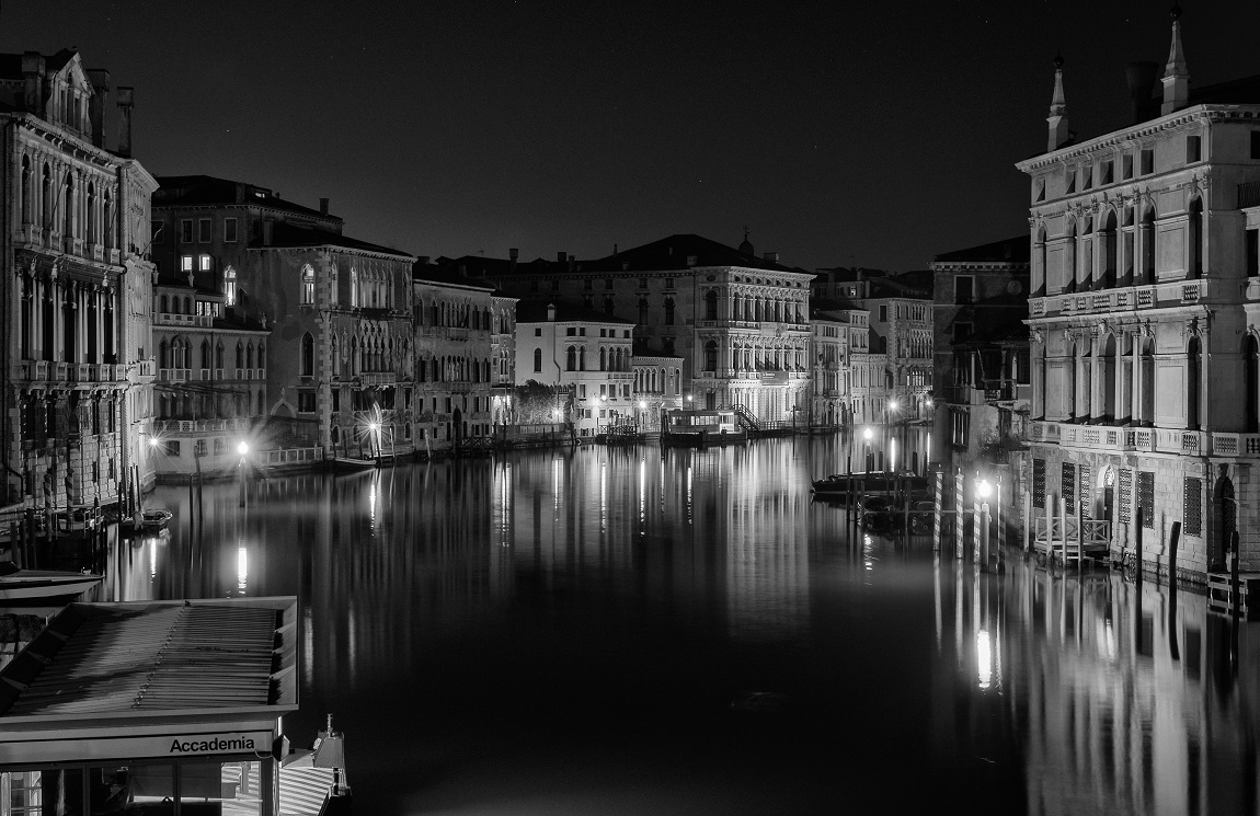 intorno Ponte della Accademia