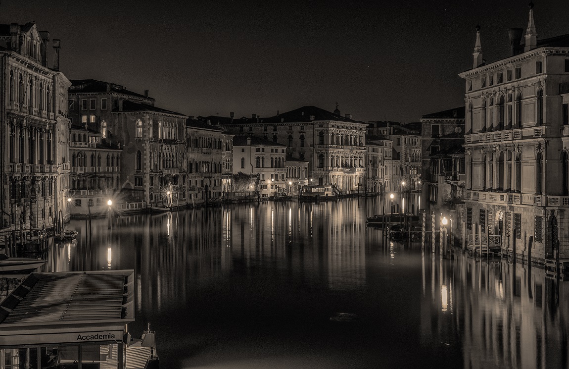 intorno Ponte della Accademia