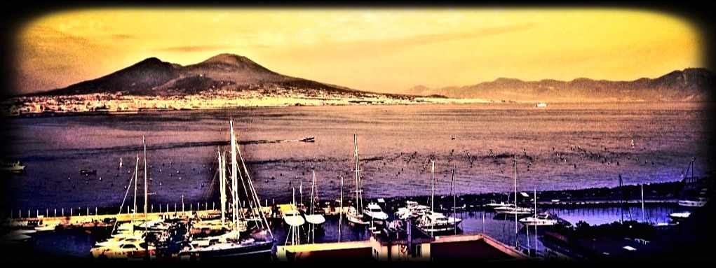 Vista sopra al Castel dell'Ovo (Napoli)