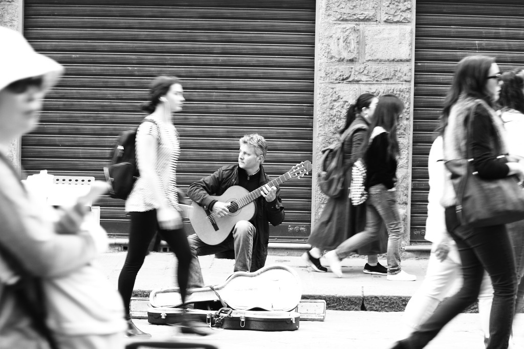 Artista di strada, b/n