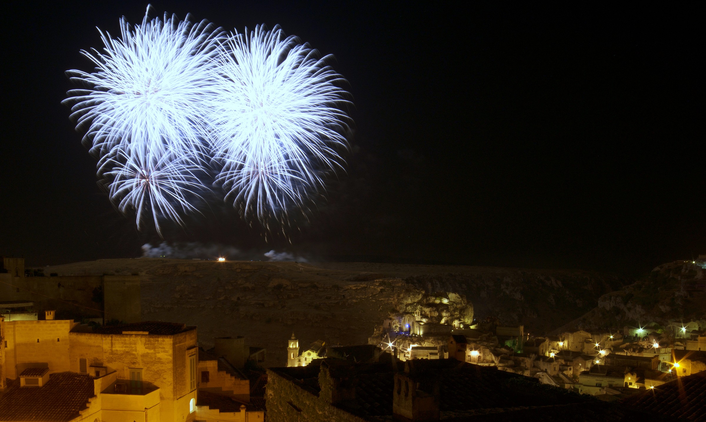 fuochi artificiali sui Sassi di Matera..