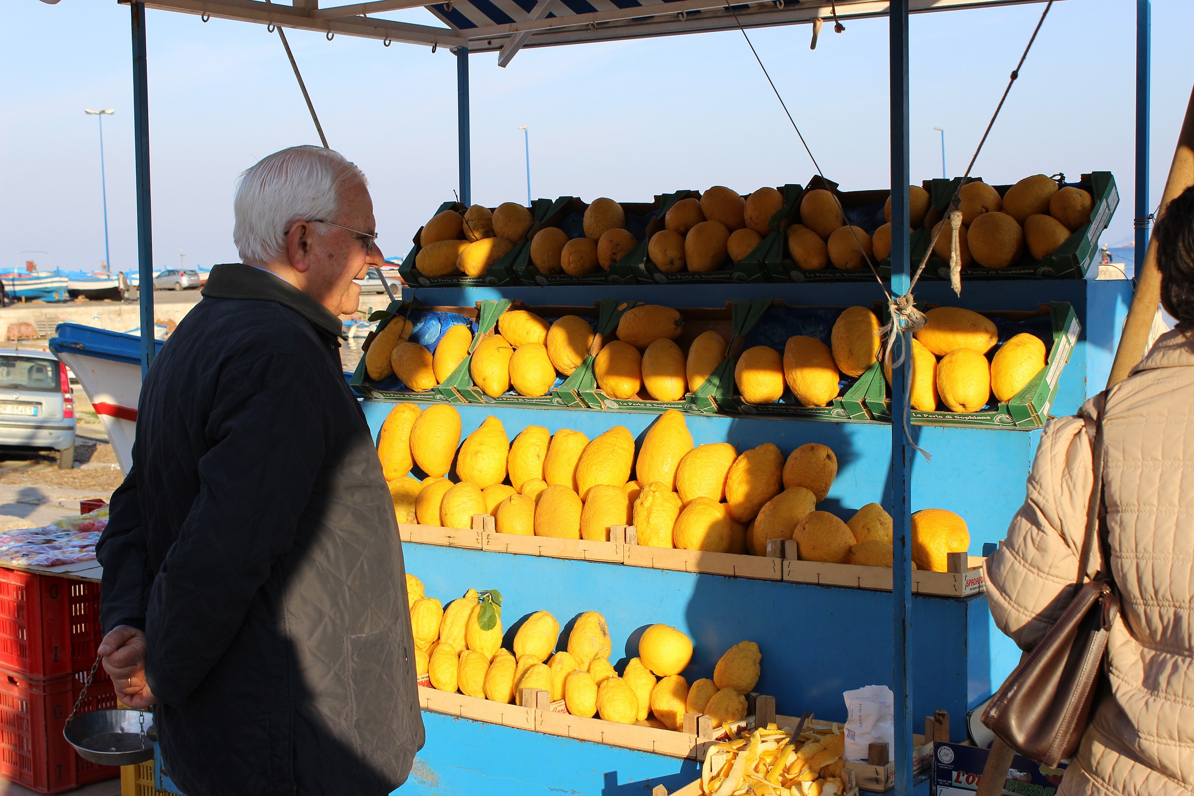 Mondello (pa) il venditore di cedro