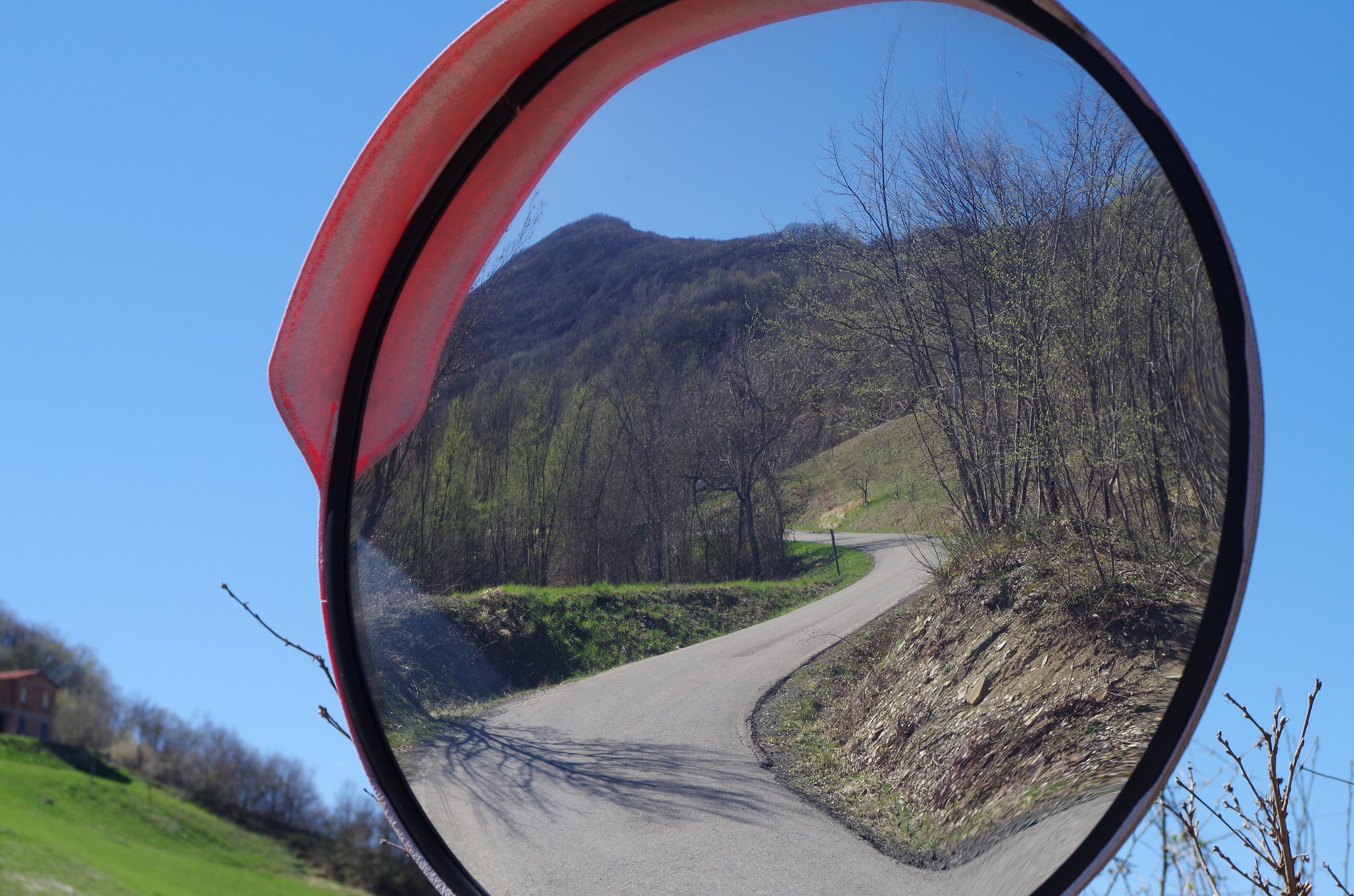 Un angolo della strada che conduce a ×la (Corniana)