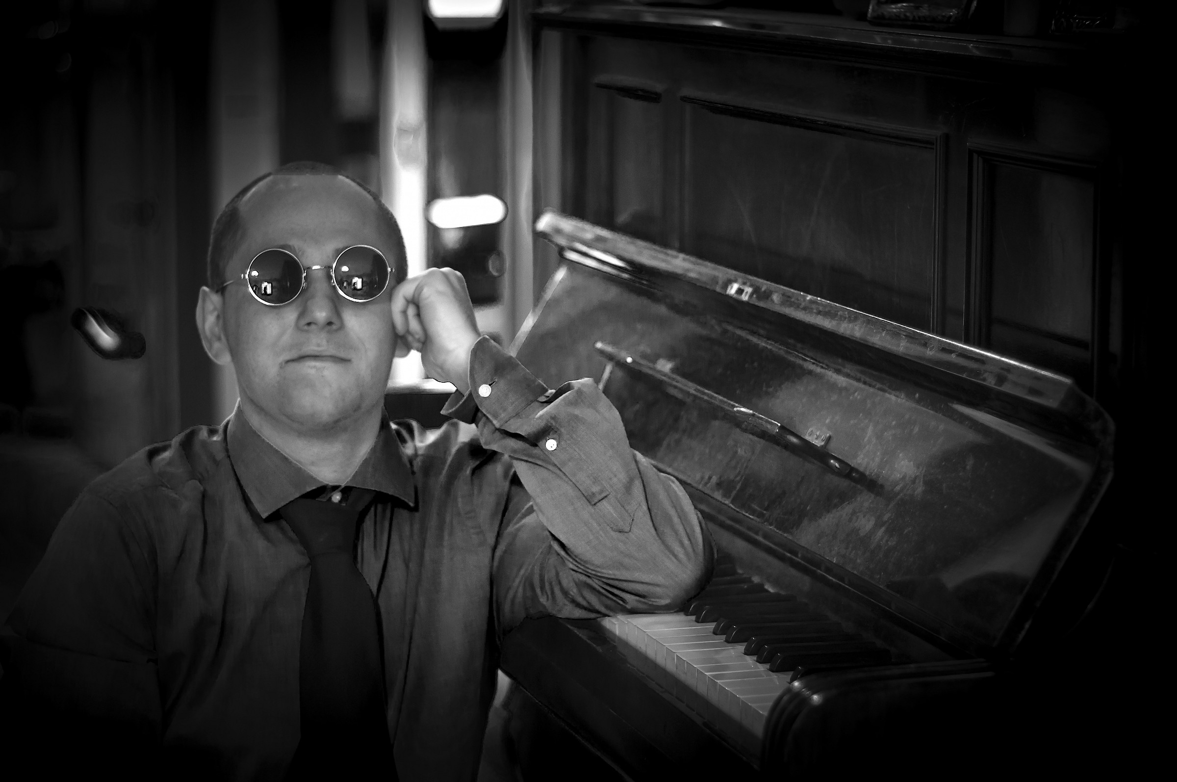 Autoritratto al piano