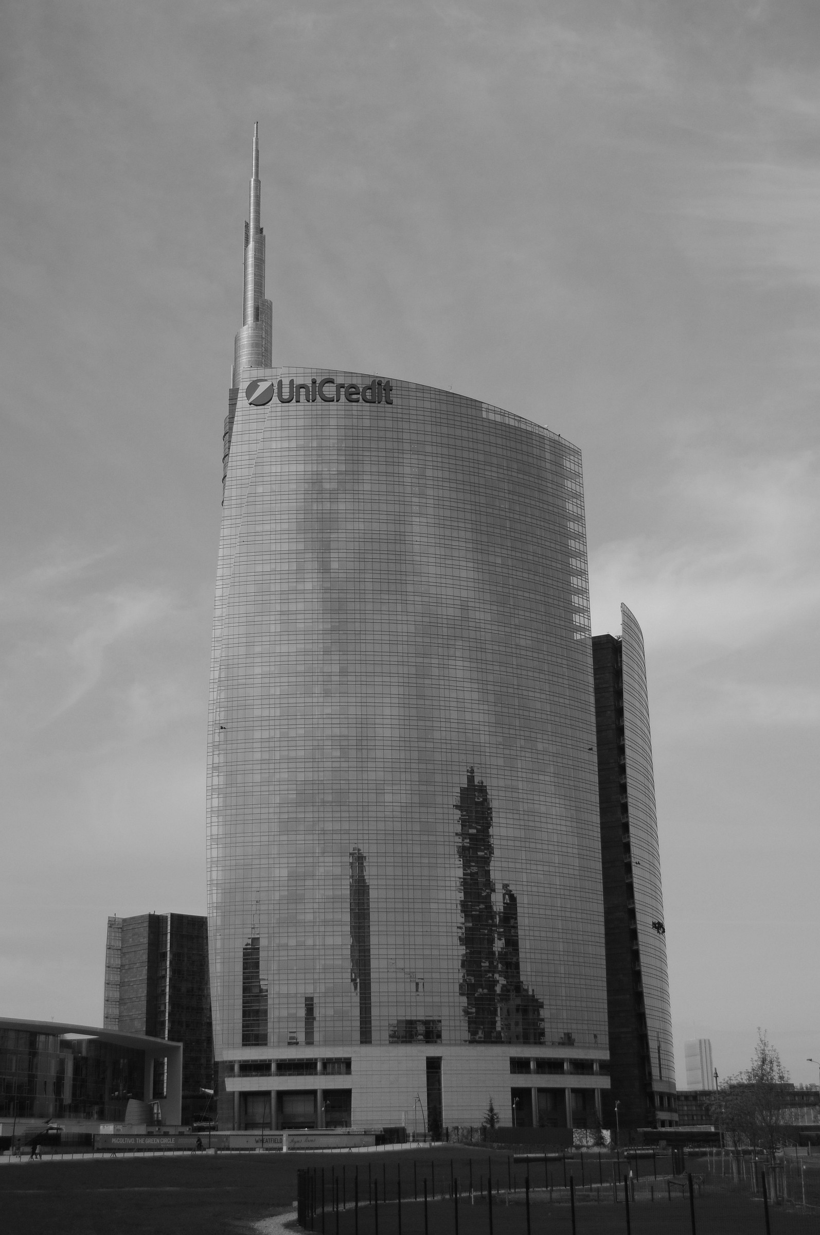 Palazzo Unicredit in b/n