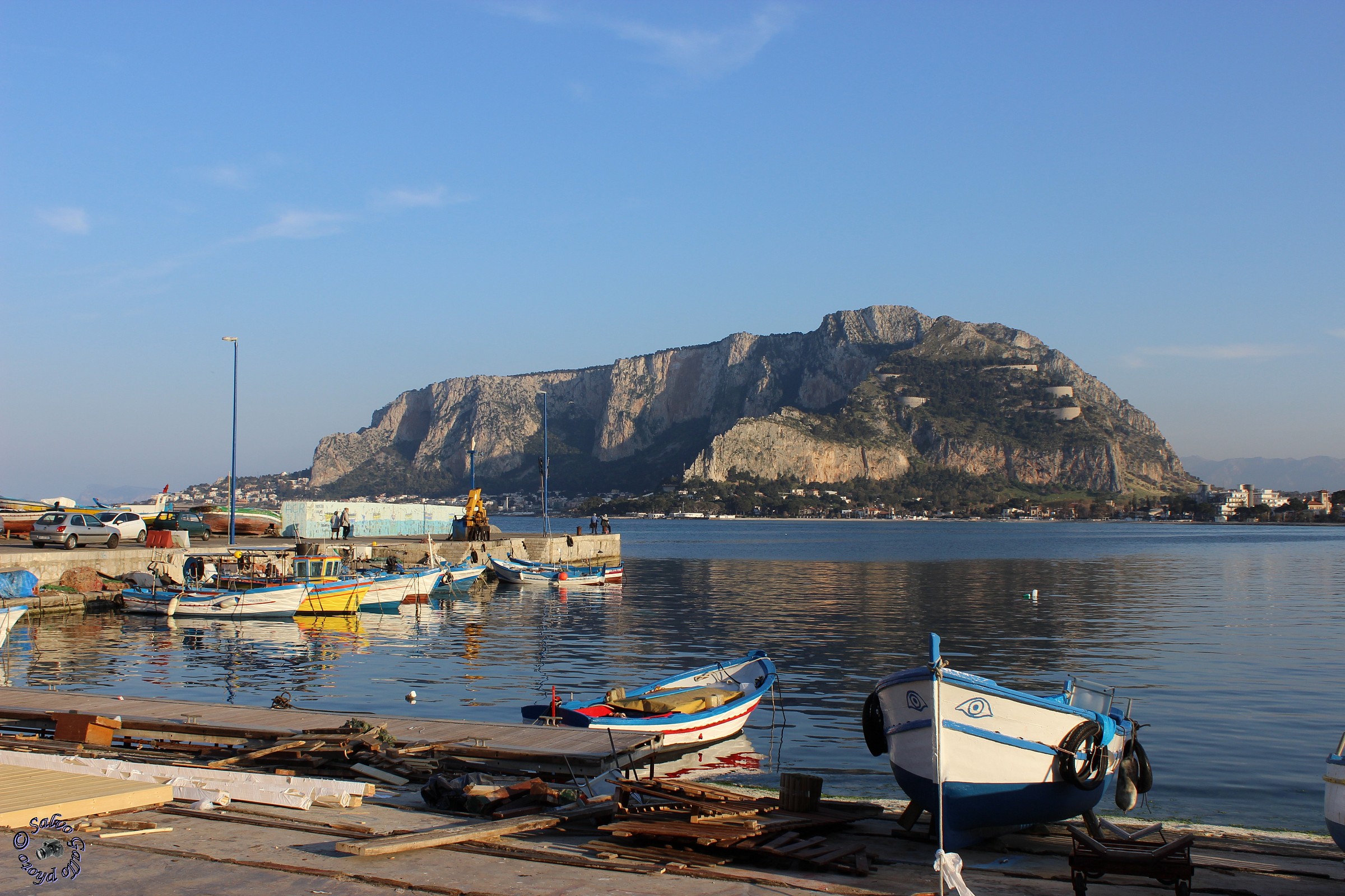 Monte Pellegrino visto dal porto di Mondello (pa)