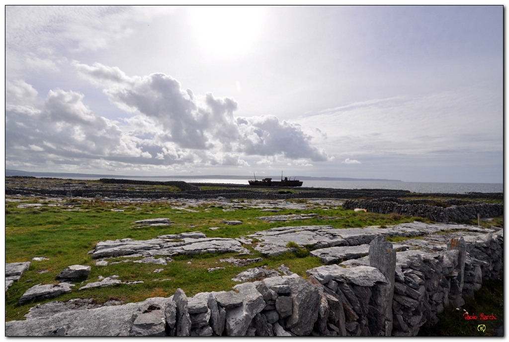 Relitto tra le pietre...