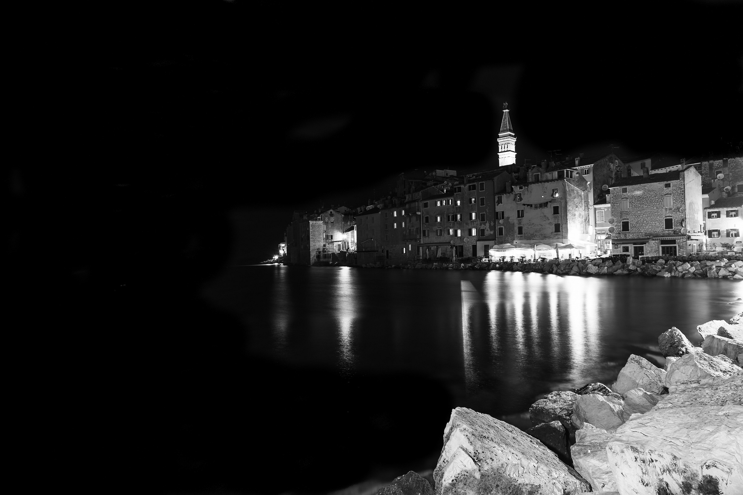 Ruin at night from Molo