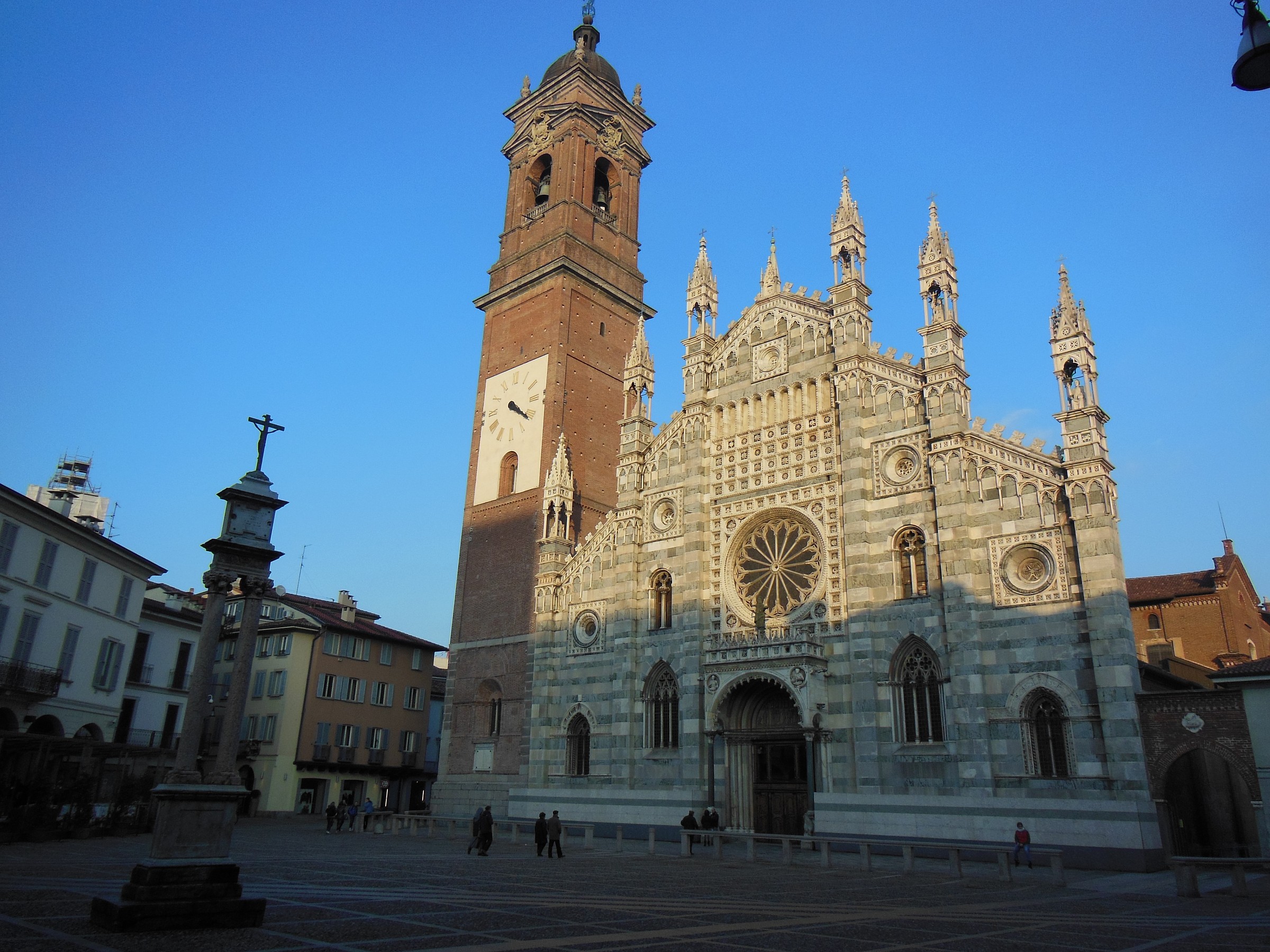Duomo di Monza al tramonto.