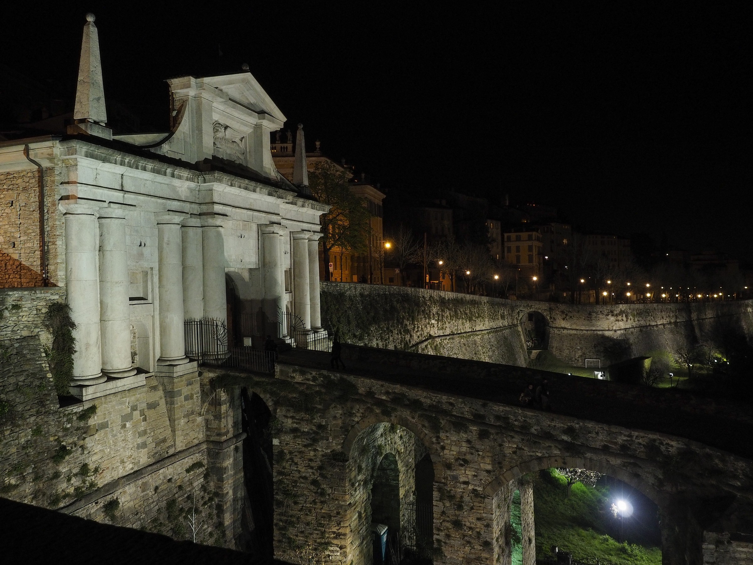 Porta S.Giacomo night