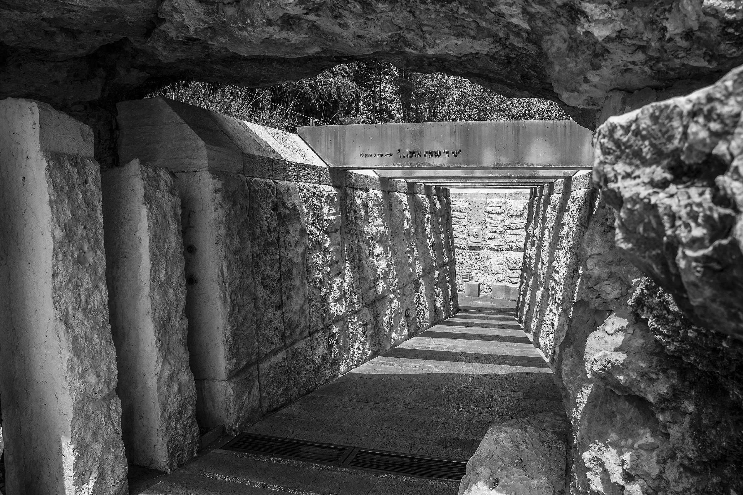 Yad VaShem - Towards the memorial of children