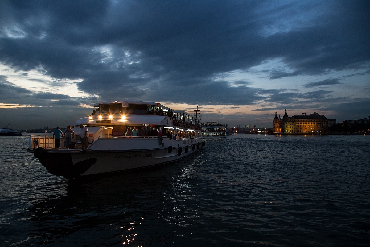 The departure from the terminal of Kadykoy