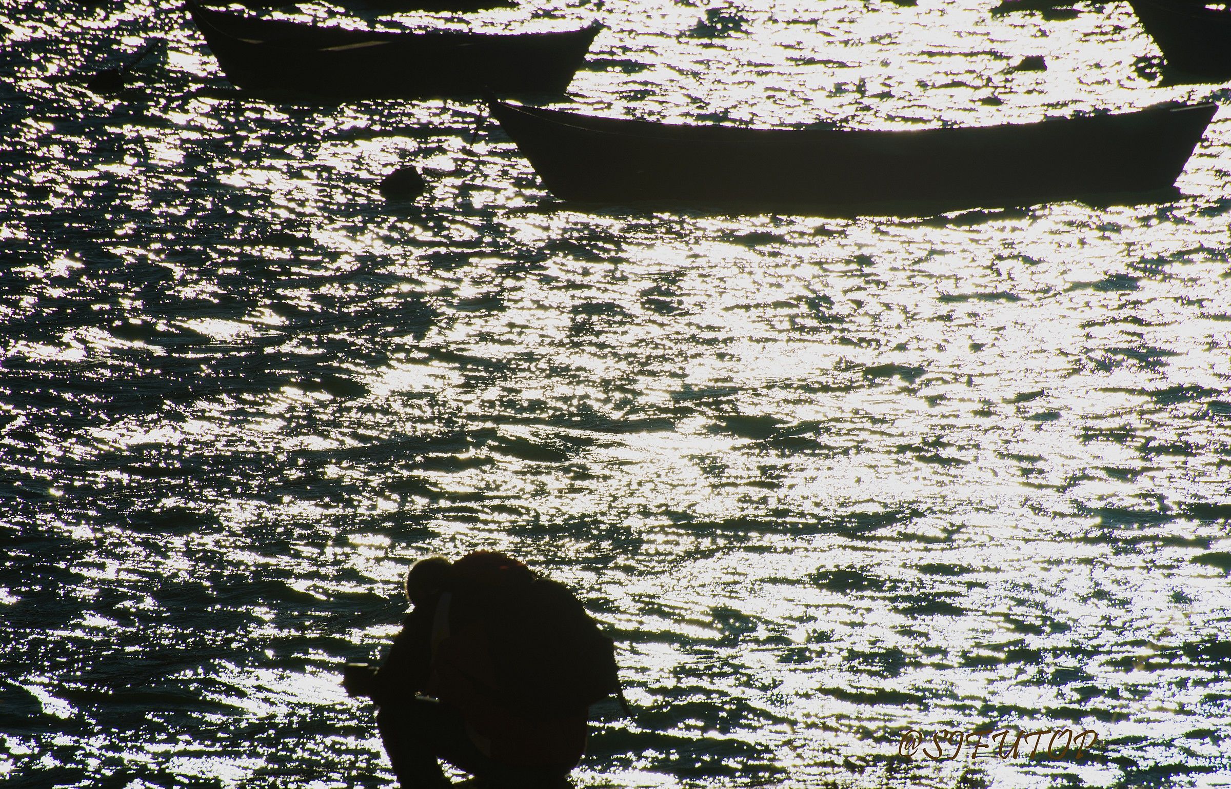 Photographing the lake of gold