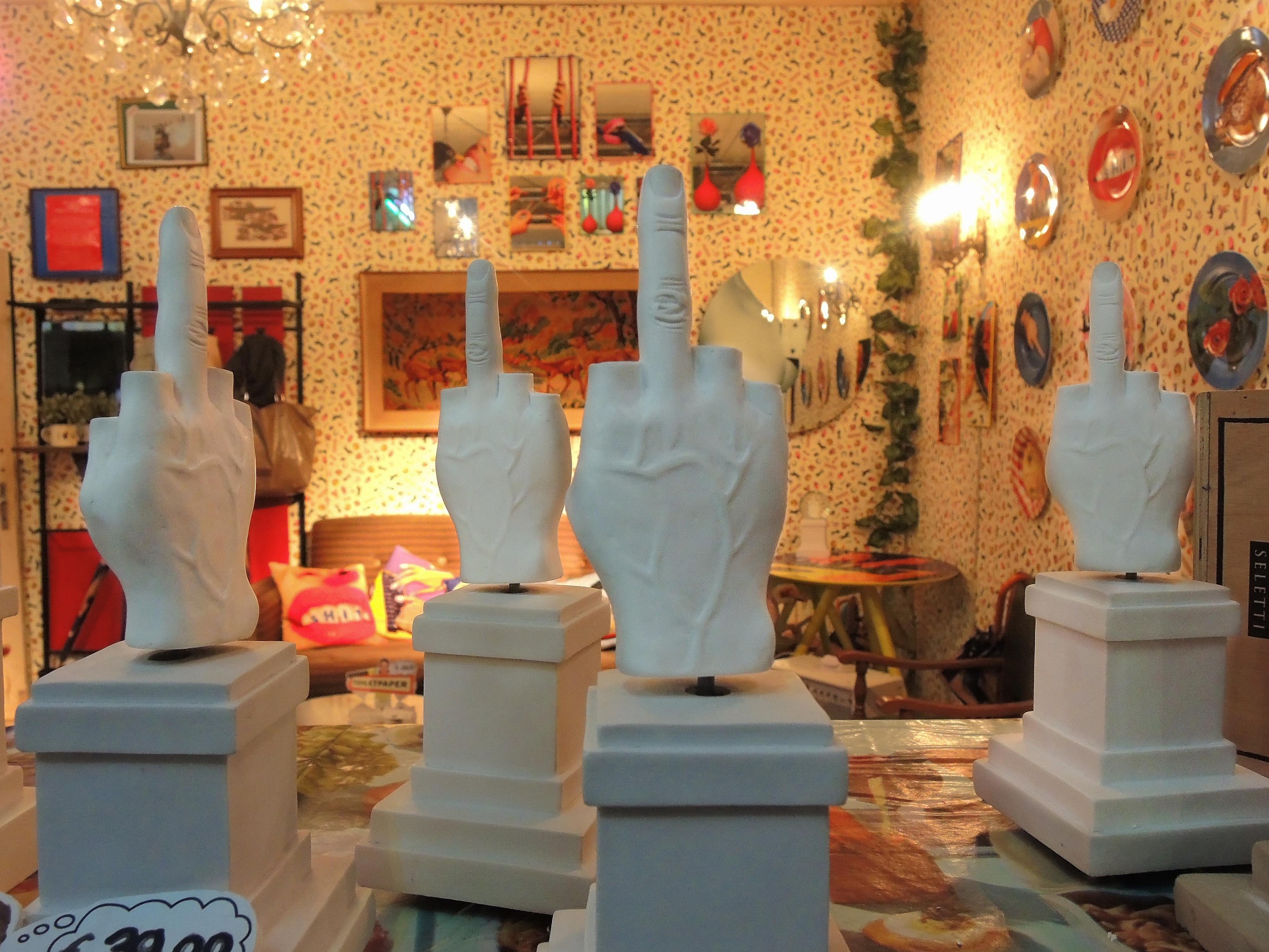 Falso Cattelan...(Milano: fuori salone 2015)