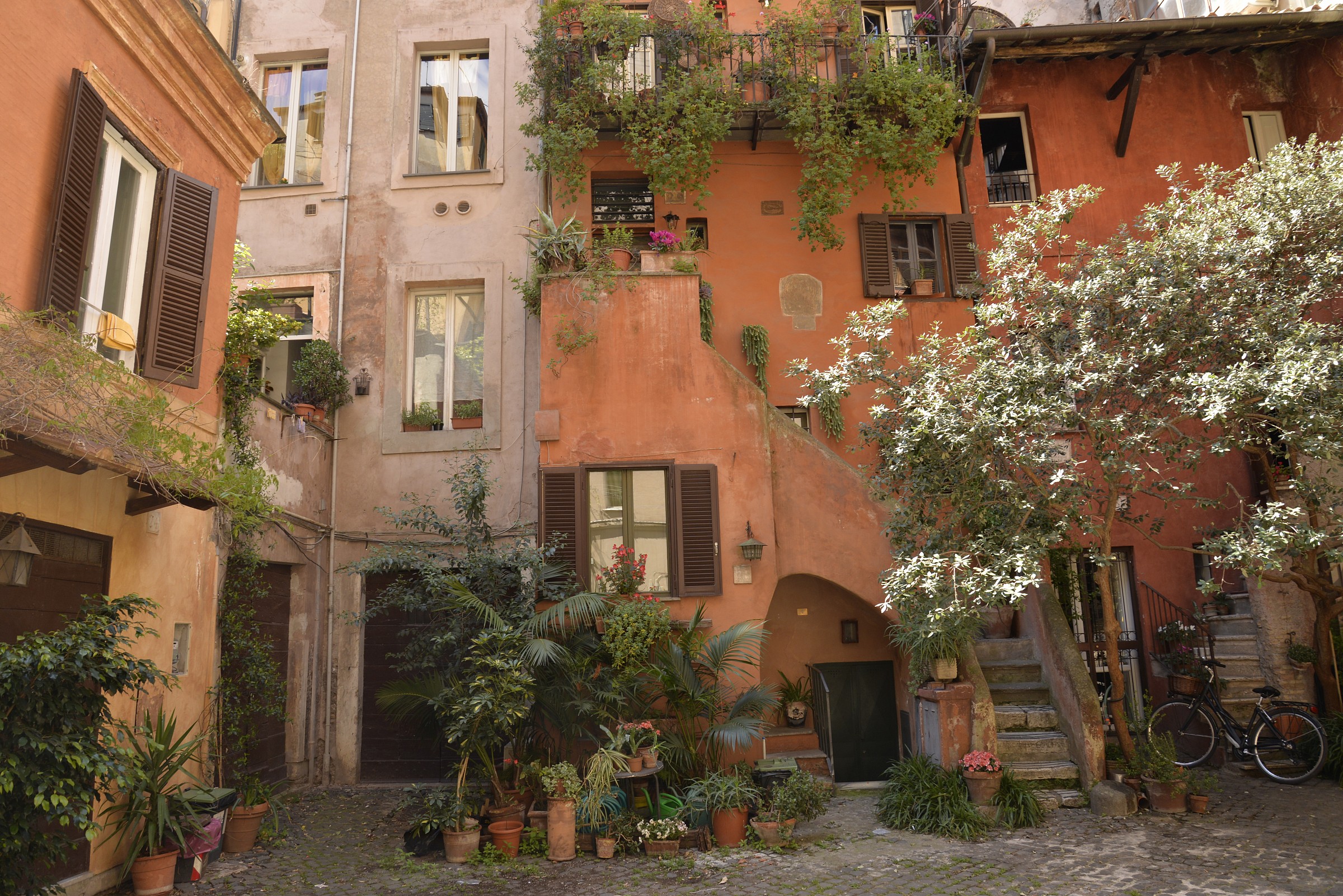 beautiful courtyard ...