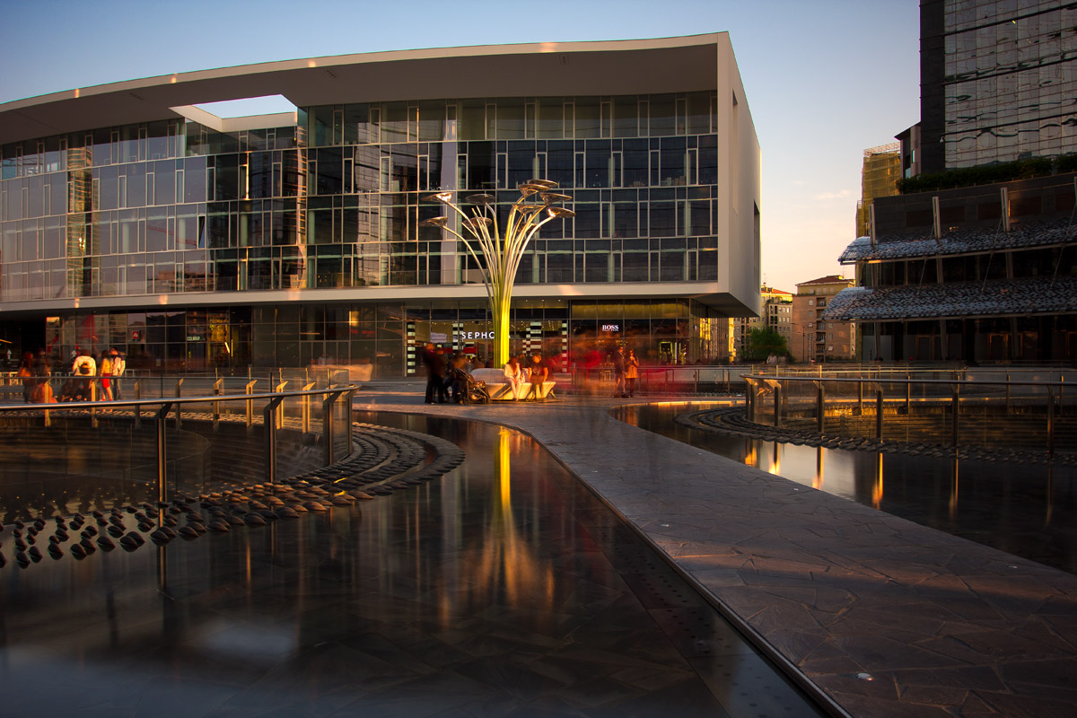 Milano, Piazza Gae Aulenti 2