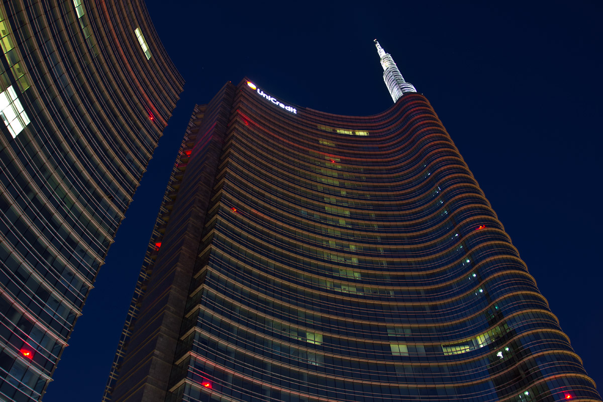 Milano, Piazza Gae Aulenti - now blue 03