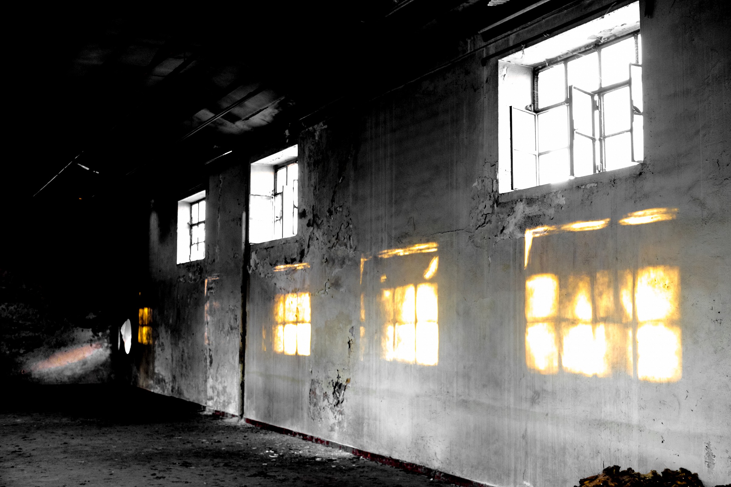 Fire on the old factory