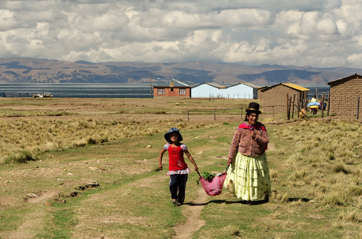 Lake Titicaca - Isla del Sol - Campesinos 01