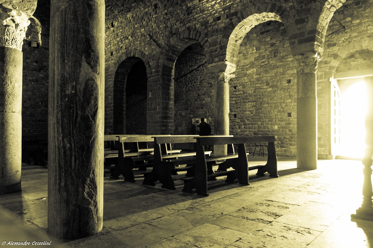 San Leo - interno chiesa 2 -