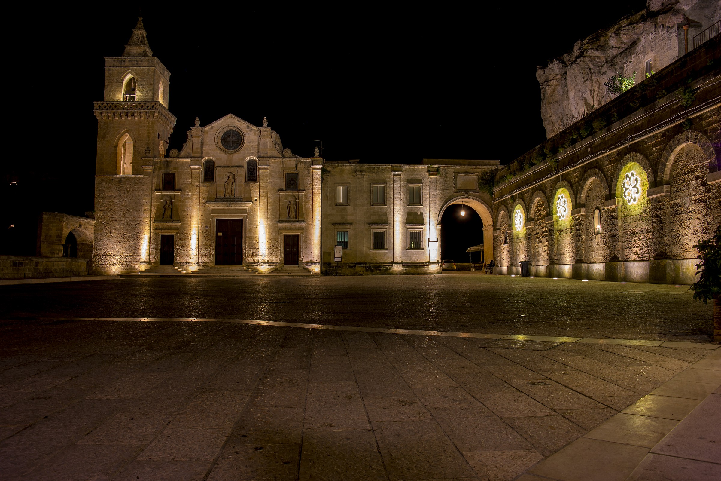 piazza San Pietro Caveoso, nei Sassi di Matera
