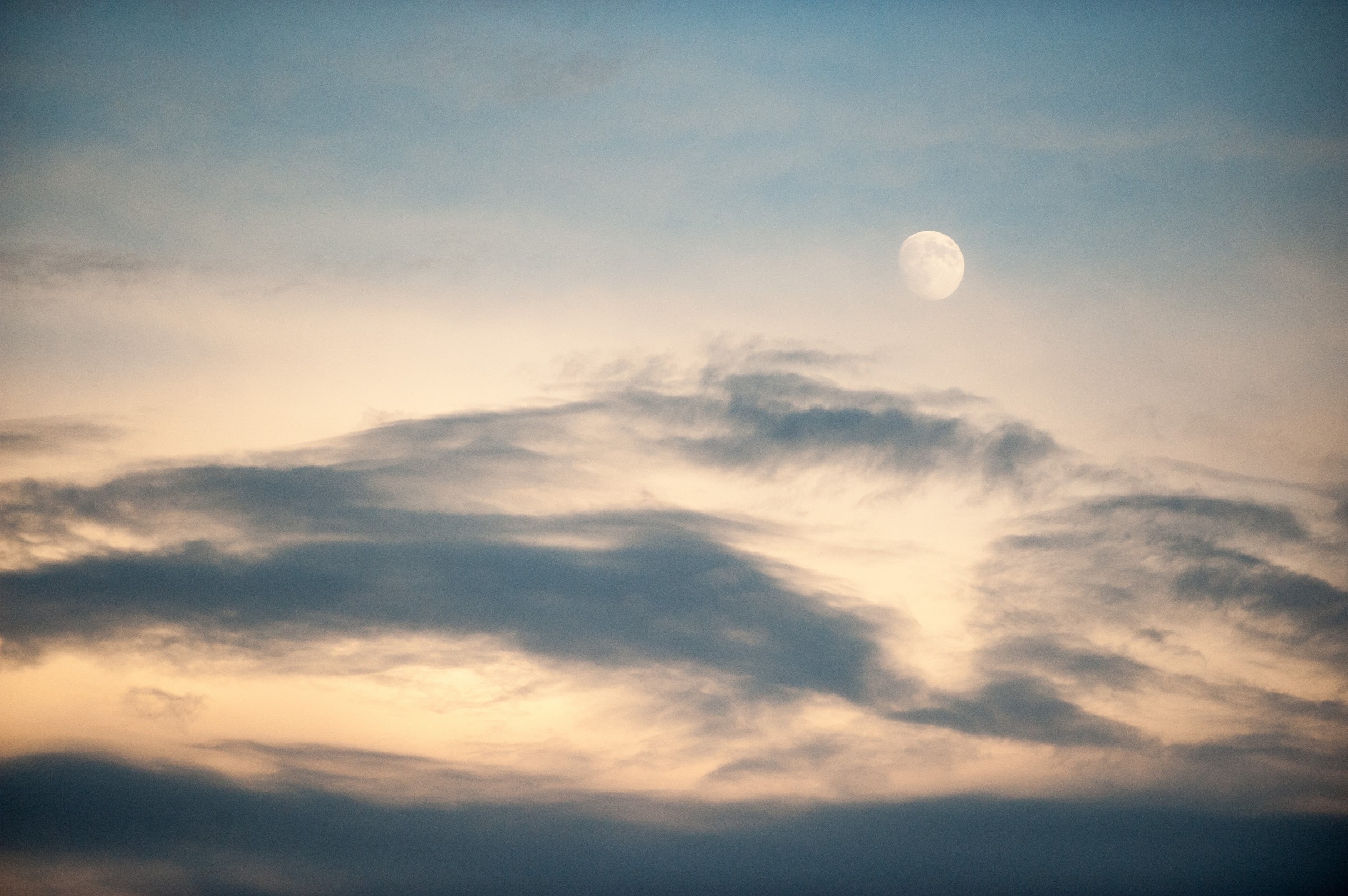 the day of the moon closer to Earth