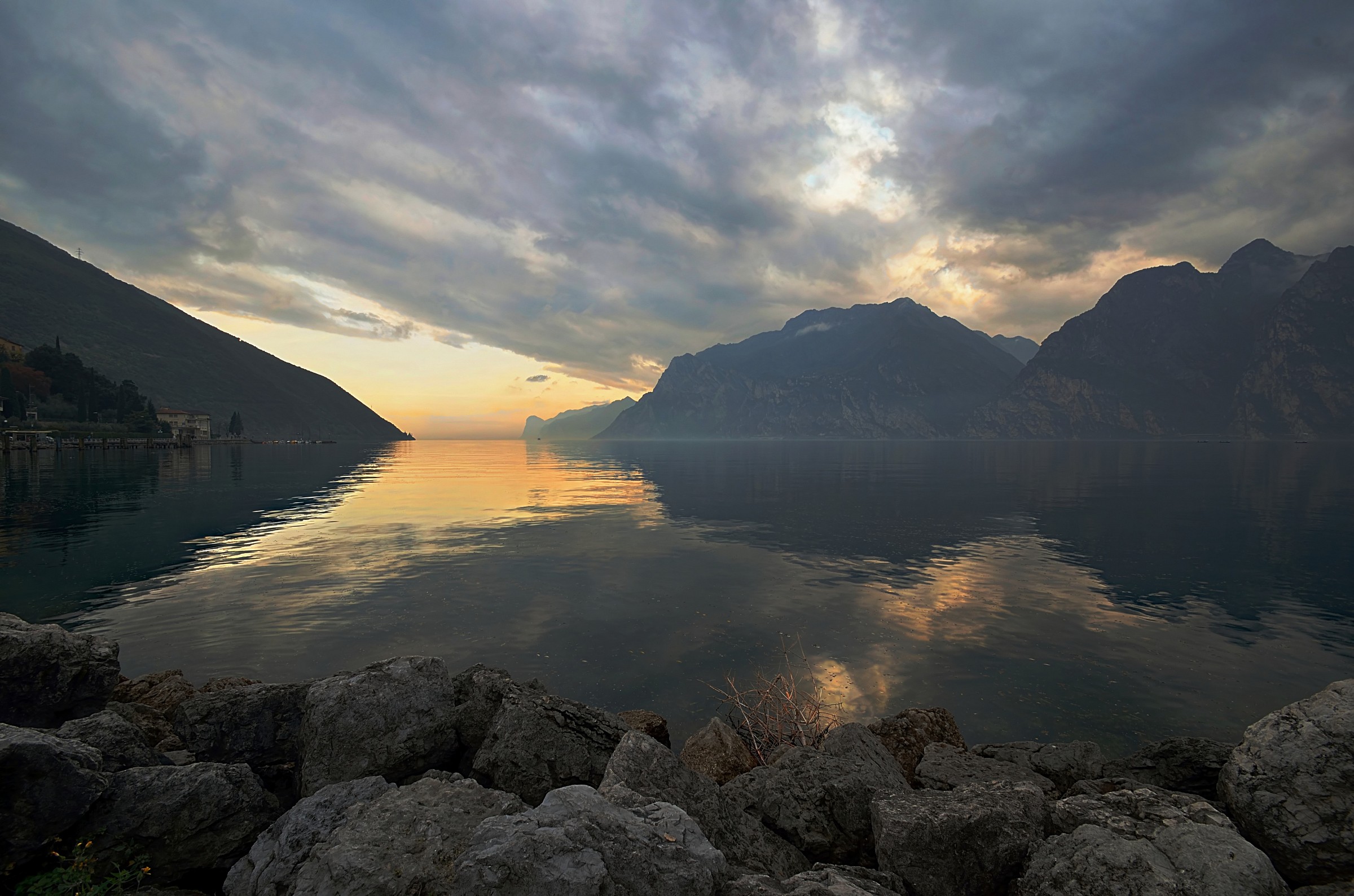 Last lights on the lake