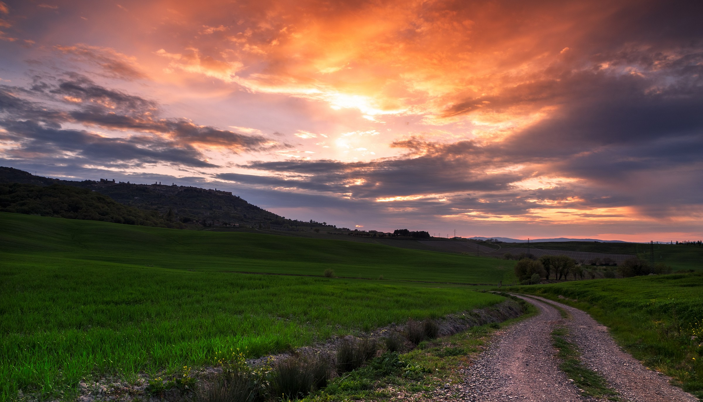 tramonto sopra montalcino