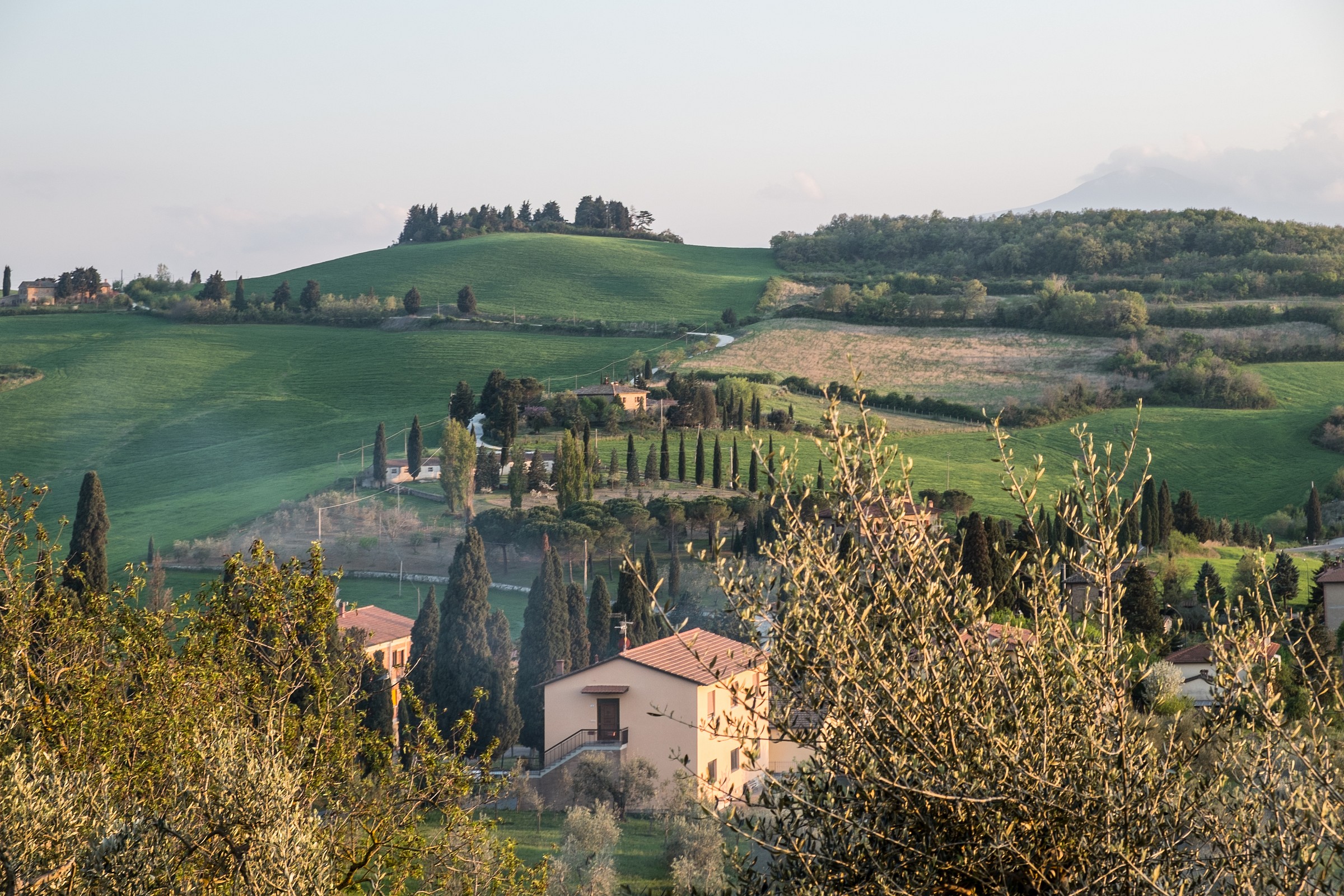 Verso il tramonto: da Montichiello di Pienza...